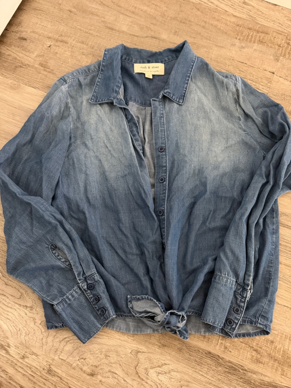 Cloth & Stone women’s front tie Washed Blue Denim Shirt